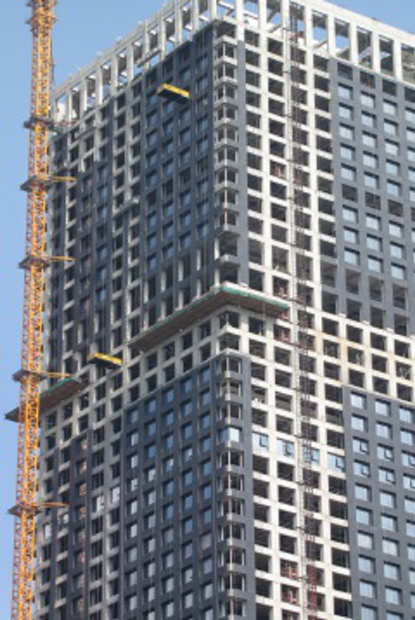 伸縮式卸料平臺(tái)施工中