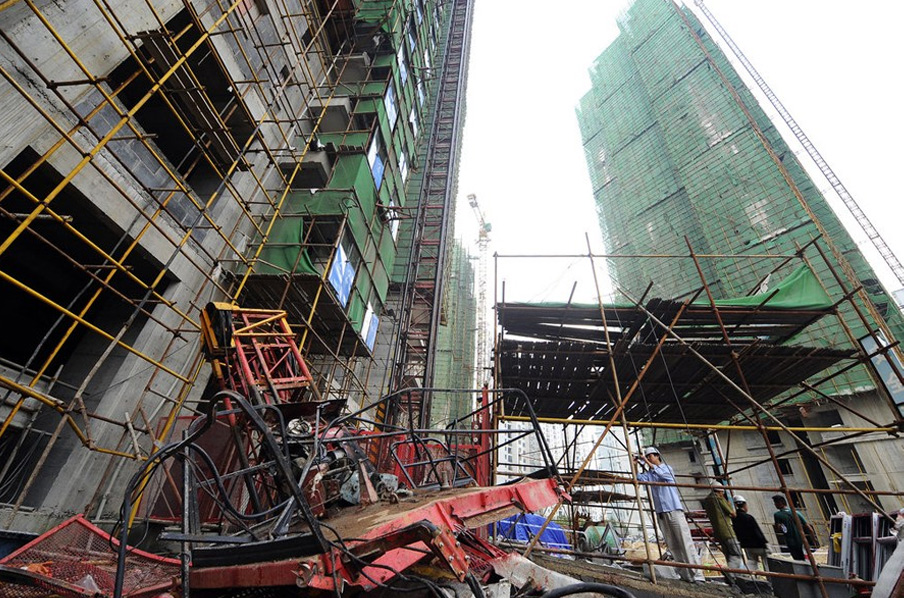 武漢施工電梯事故